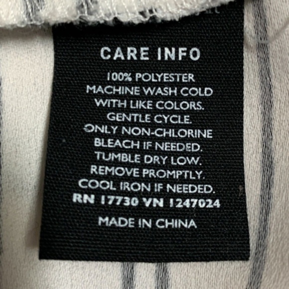 Who What Wear BOHO Cropped Top Bell Sleeve Ivory & Black Striped SZ XS #252E - Picture 6 of 6